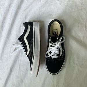 Old Skool Black Vans (W size 7)